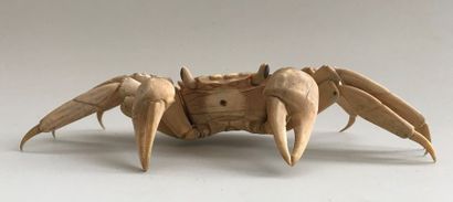 null JAPON

Crabe articulé en ivoire 

22 x 9 x 5 cm (Petits manques et traces d'humidité)



Spécimen...