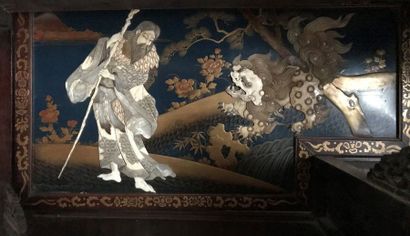 null JAPON - Époque MEIJI (1868-1912) 

Cabinet en bois exotique sculpté et mouluré,...