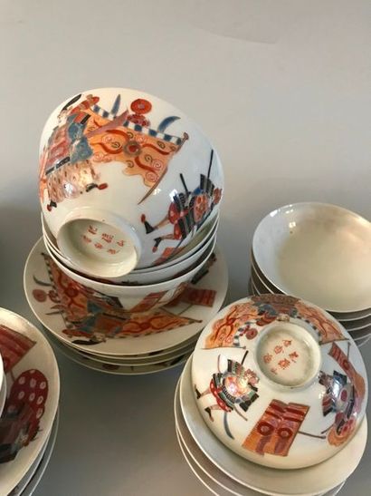 null JAPON début du XXème siècle

Lot en porcelaine polychrome à décor de guerriers...