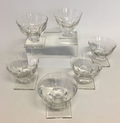 null BACCARAT France

6 coupes à champagne en cristal taillé modèle " Talleyrand...