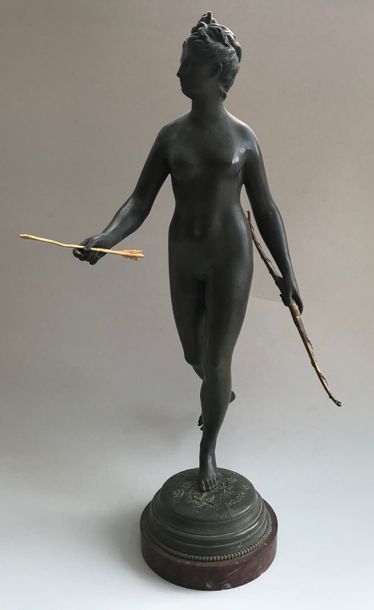 null Jean-Antoine HOUDON (1741-1828) d'après

Diane chasseresse 

Statue en bronze...