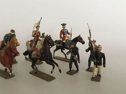 null Figurines en plomb CBG

1) Six cavaliers et trois chevaux

2) Quatorze piétons

Epoques...