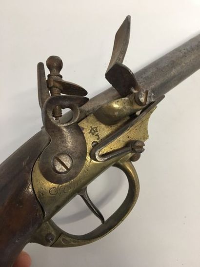null (2) : Pistolet règlementaire de cavalerie modèle 1777. Platine marquée " St-Etienne...