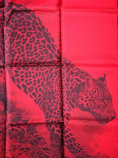 null HERMES Paris " Panthera Pardus " par Robert Dallet - Carré en soie rouge et...
