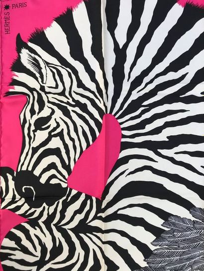 null HERMES Paris " Zebra Pegasus " par Alice Shirley - Carré en soie rose, noir,...