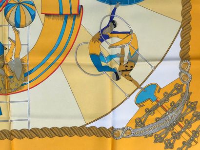 null HERMES Paris " Circus " par Annie Faivre - Carré en soie jaune, bleu gris, jaune...