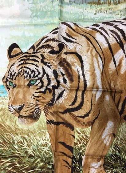 null HERMES Paris " Tigre du Bengale " par Robert Dallet - Carré en soie marron,...