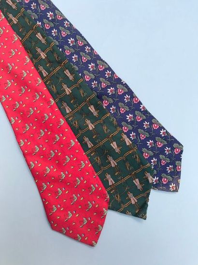 null HERMES Paris Made in France

Lot de 3 cravates en soie imprimée à fond rouge,...