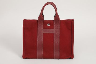 null HERMES Paris 

Sac " Toto bag " en toile et cuir rouge Hermès, fermetures sur...