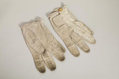null HERMES Paris Made in France
Paire de gants en cuir ivoire pour homme - Taille...