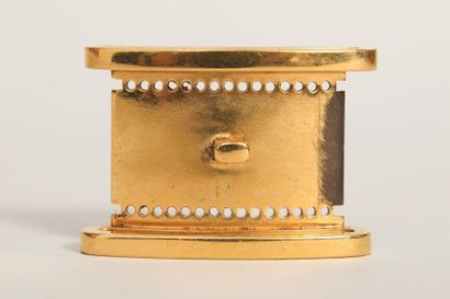 null HERMES 

Boucle de ceinture en métal doré. 

3,5 x 5 cm