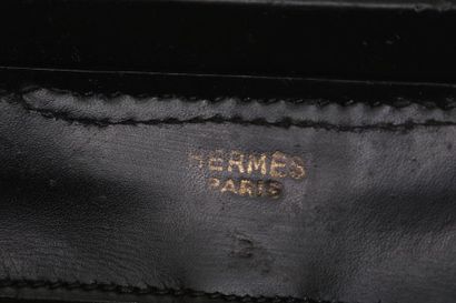 null HERMES Paris

Sac « Berry » 33 cm en box noir, fermeture articulée sur armature...