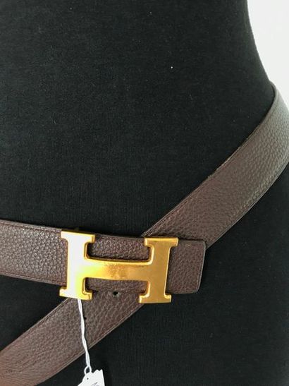 null HERMES Paris
Boucle de ceinture H ou " Constance " en métal doré, ceinture en...