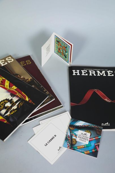 null HERMES Paris 

Lot de 5 revues " Le monde d'Hermès " et Carrés Hermès