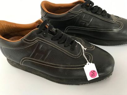 null HERMES Made in Italy

Paire de chaussures " Quick " en cuir noir, surpiqûres...