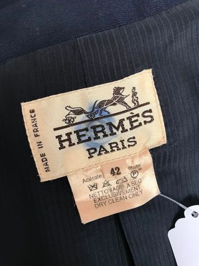null HERMES Paris Made in France 

Ensemble Spencer à basque et jupe en lainage bleu...