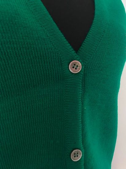 null HERMES Paris Made by HERMES de Paris à Mexico
Gilet en laine vert, fermeture...