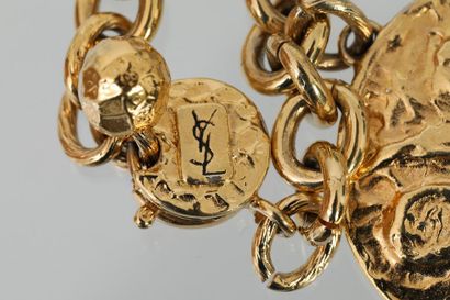 null YVES SAINT LAURENT par Robert GOOSSENS

Bracelet charms en métal doré et résine...