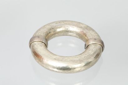 null JEAN PAUL GAULTIER

Bracelet jonc rigide en métal a patiné argent, signé, circa...