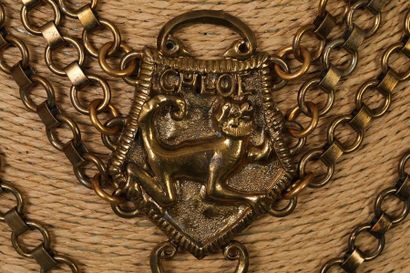 null CHLOE

Important collier en métal doré " chasse africaine ", signé, circa 90...
