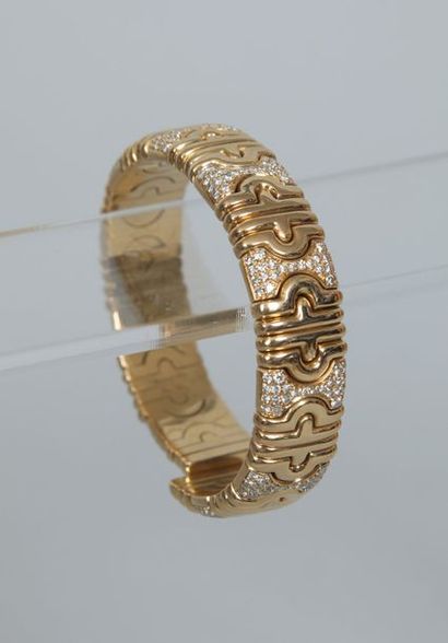 null BULGARI 

Bracelet " Parentesi " en or 750 millièmes et diamants. Poids brut...