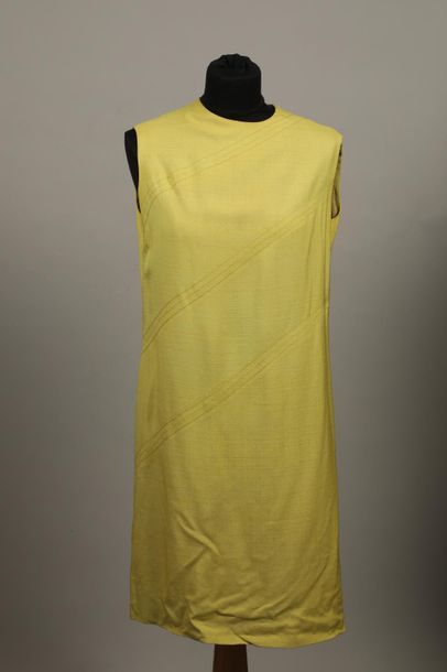 null LANVIN 

Robe sans manches jaune citron à panneaux surpiqués en biais circa...