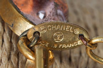 null CHANEL par Maison GRIPOIX

Collier fleurs en métal doré, cabochons pate de verre...