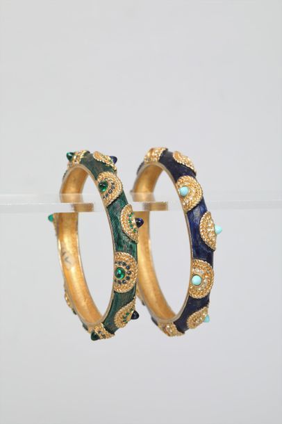 null Marcel BOUCHER 

Paire de bracelets jonc en métal doré émail vert et bleu et...