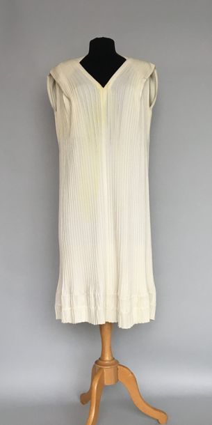 null Robe en lainage plissée ivoire à double épaulement taille 40 ( salissures)