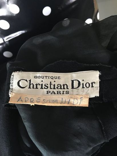 null Boutique CHRISTIAN DIOR Paris n° 139203 (bolduc de défilé) 

Robe en lainage...