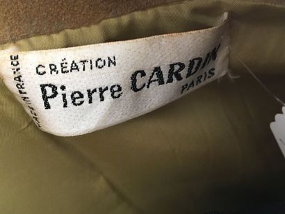 null PIERRE CARDIN Paris
Manteau en daim naturel avec ceinture circa 70 -taille ...