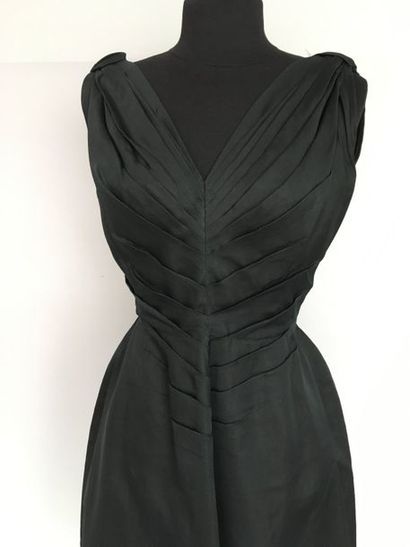 null Robe de cocktail Haute Couture en soie noire à bustier plissé circa 60 - taille...