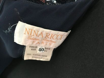 null NINA RICCI Edition Boutique Paris 

Robe longue en dentelle et viscose bleu...