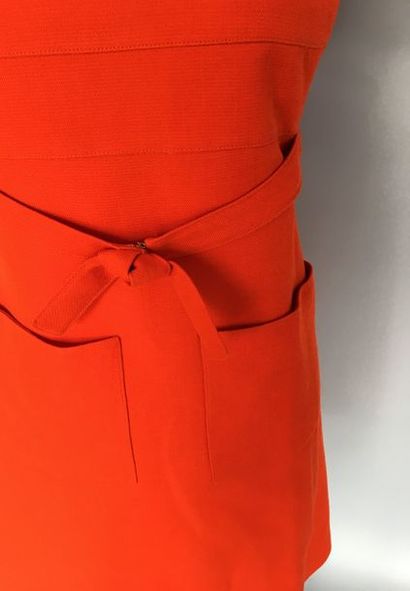 null COURREGES Paris 

Robe en lainage orange avec ceinture circa 70- taille 38