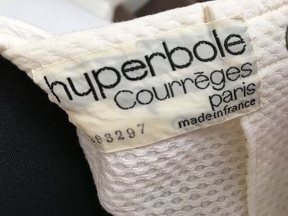 null HYPERBOLE COURREGES Paris 593297 

Robe chasuble en piqué de coton blanc circa...
