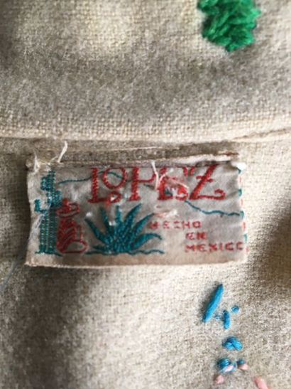 null LOPEZ Mexico 

Veste en lainage crème brodés de motifs plychromes taille 38
