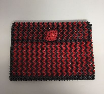 null Pochette souple en perles de plastic noir et rouge - Largeur : 28,5 cm