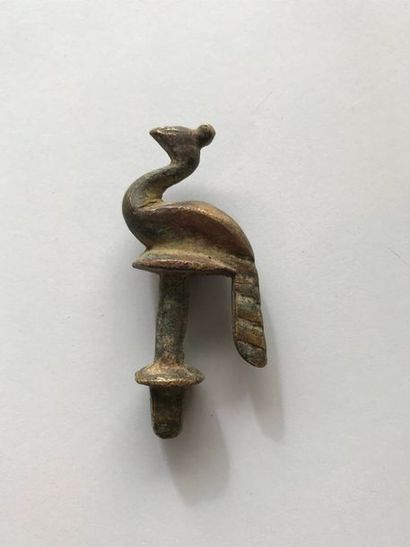 null Elément en forme de paon. Inde. Circa XVIIIème.

Bronze. H : 7 cm.