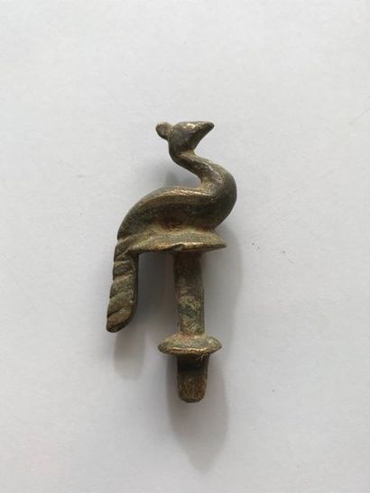 null Elément en forme de paon. Inde. Circa XVIIIème.

Bronze. H : 7 cm.