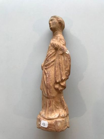 null Statuette. Terre cuite. Style tanagréen gréco-romain.

H : 20 cm.