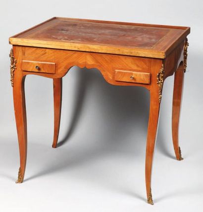 null Table Tric-trac en marqueterie. XVIIIè siècle. 71,5 x 74 x 62,5 cm.
