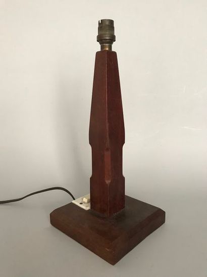 null Pied de lampe obélisque en bois sur base carrée circa 1940 - ht 31cm