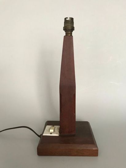 null Pied de lampe obélisque en bois sur base carrée circa 1940 - ht 31cm