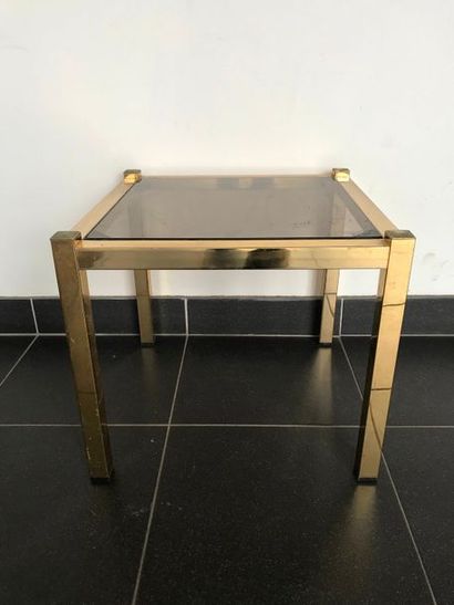 null Bout de canapé et Petite table basse carrée en laiton doré et plateaux de verre...
