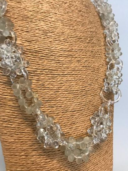 null Collier composé de grappes de perles de verre alternées d'annneaux en verre...
