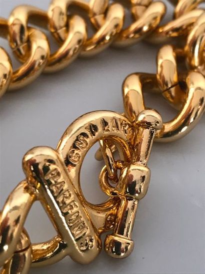 null GUY LAROCHE Parfums Paris 

Suite de 3 bracelets en métal doré maille forçat...