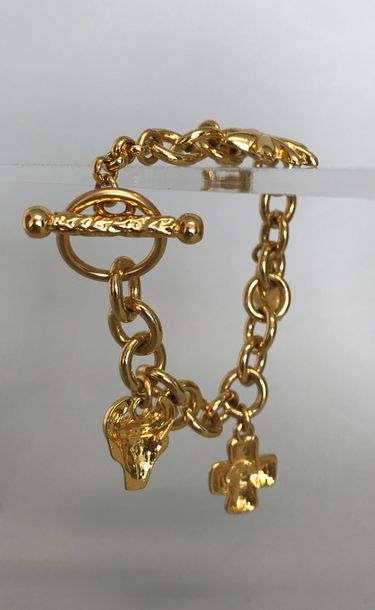 null CHRISTIAN LACROIX 

Collier et Bracelet en métal doré à breloques - Longueurs...