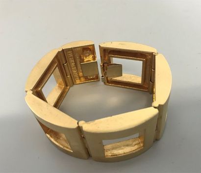 null HELENA RUBINSTEIN
Bracelet à maillon carré ajouré en métal doré brossé - Dimensions...