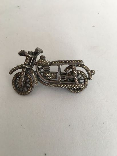 null Broche moto en argent 925 millièmes et marcassite poids brut : 18,4g largeur...