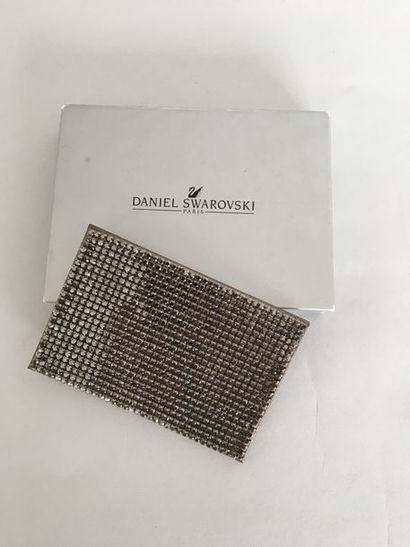 null DANIEL SWAROVSKI 

Porte cartes en cuir mordoré brodé de cristaux noirs - 1...